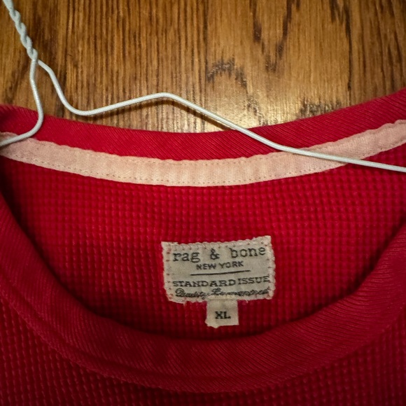 Red pull down - Picture 2 of 2